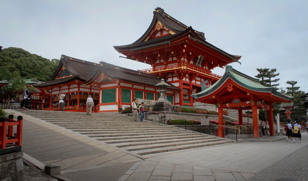 Japan-Nhat-ban-chua-ngan-cot-Fushimi-Inari