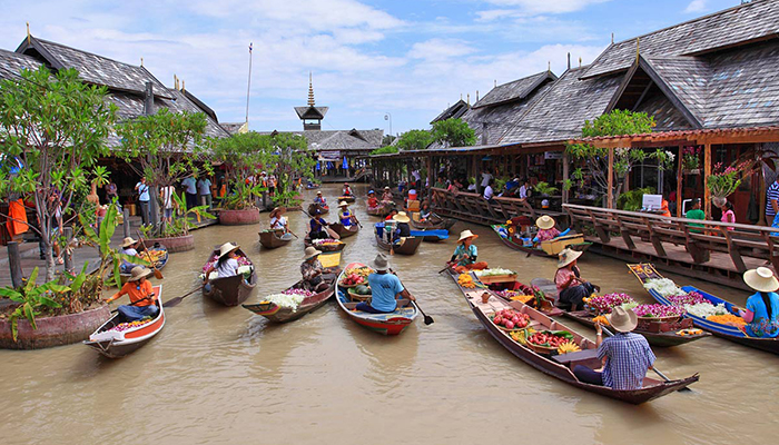 Lystravel-Thailan-Pattaya-floating-market-river