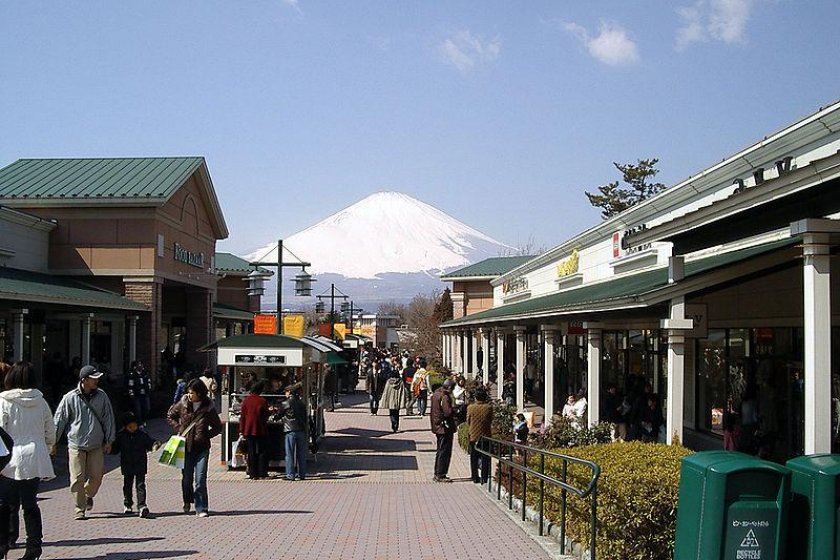 Japan-Winter-Gotemba-outlet