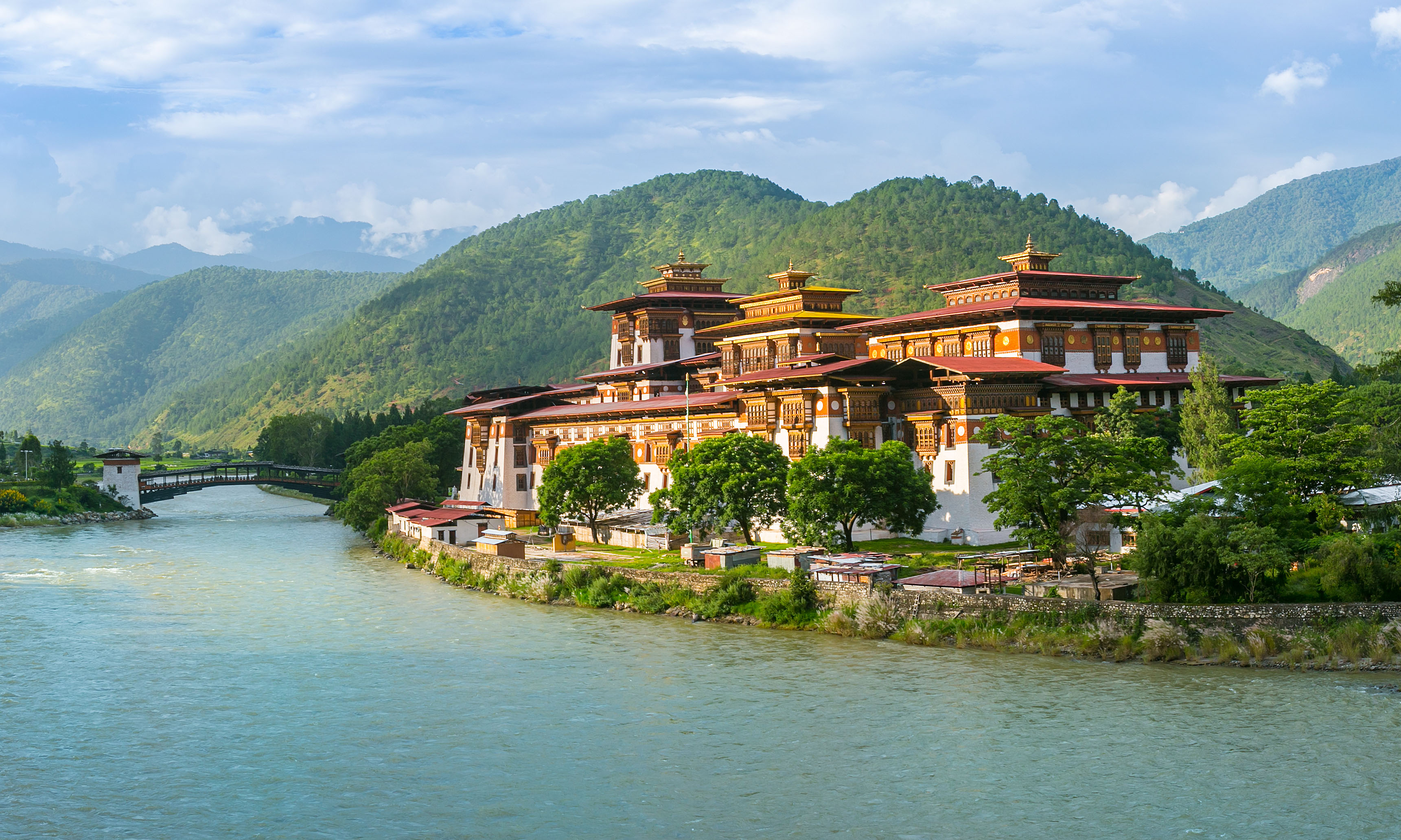 Lystravel-Bhutan-Paro-Tashichho-Dzong