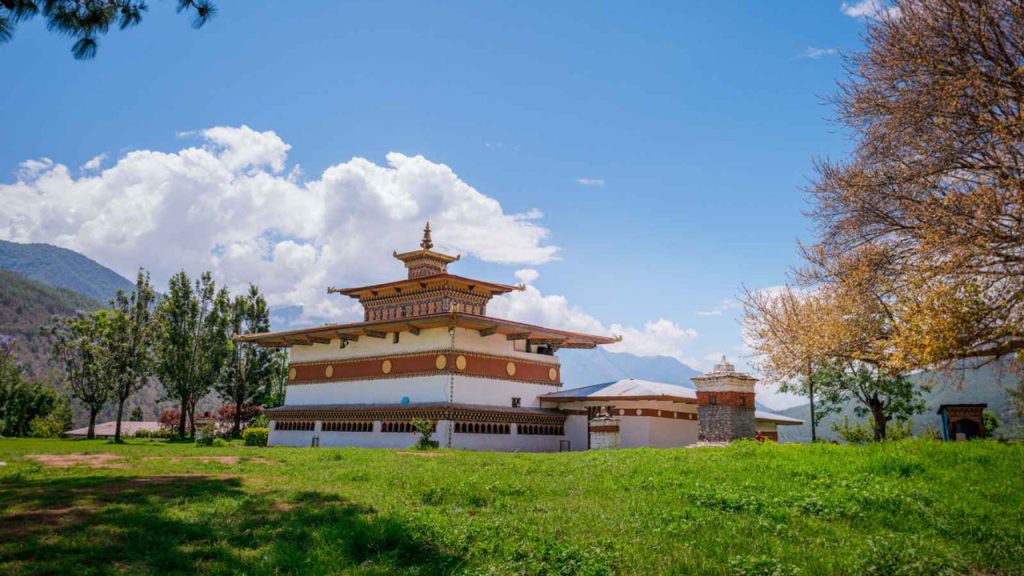 Lystravel-Bhutan-tu-vien-Chimi-Lhakhang