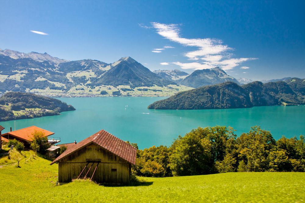 Lystravel-Thuy-Sy-Switzerland-Lucerne-Lake