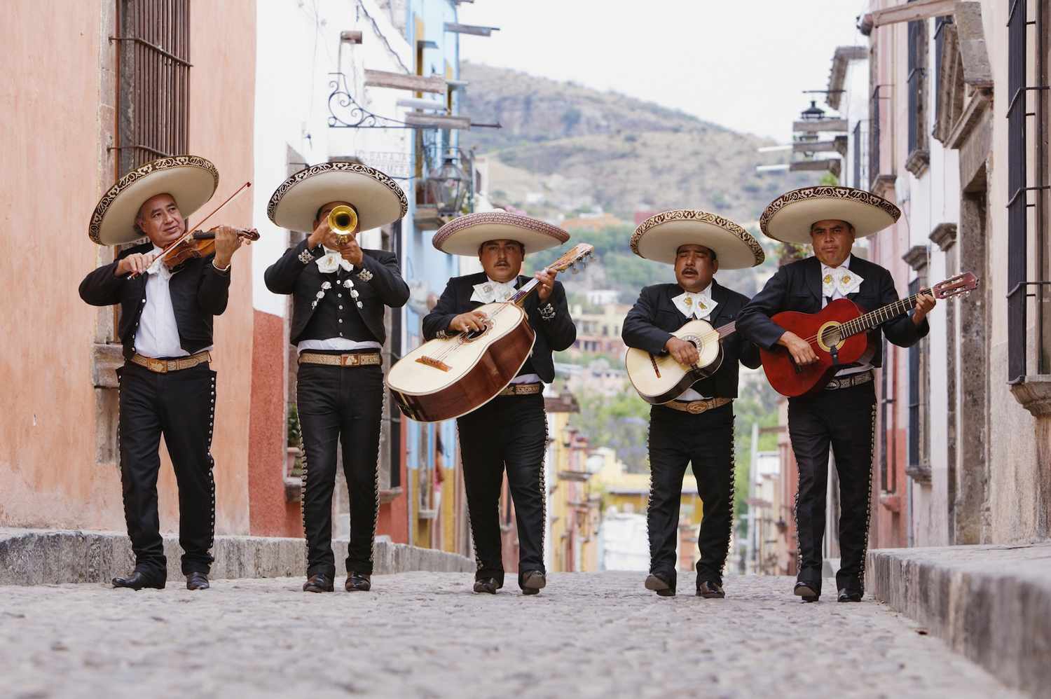 Lystravel-USA-Mexico-Restaurant-Music-band