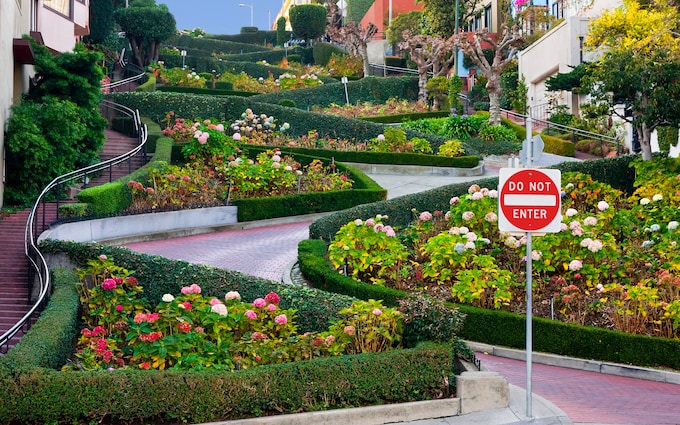 Lystravel-USA-San-Francisco-Lombard-street